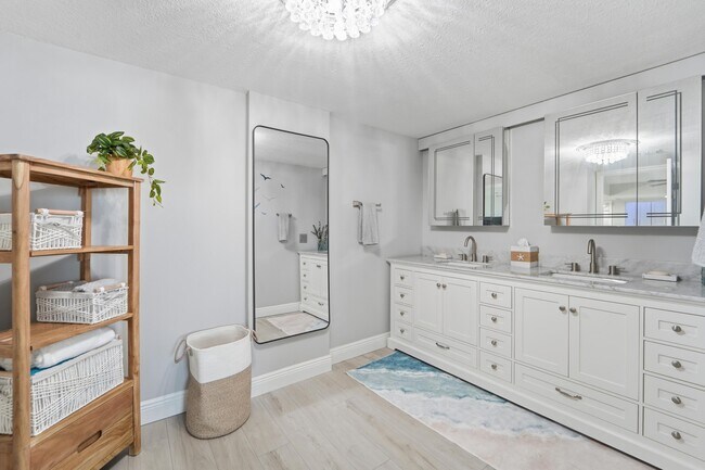 Building Photo - 1605 S US Hwy 1