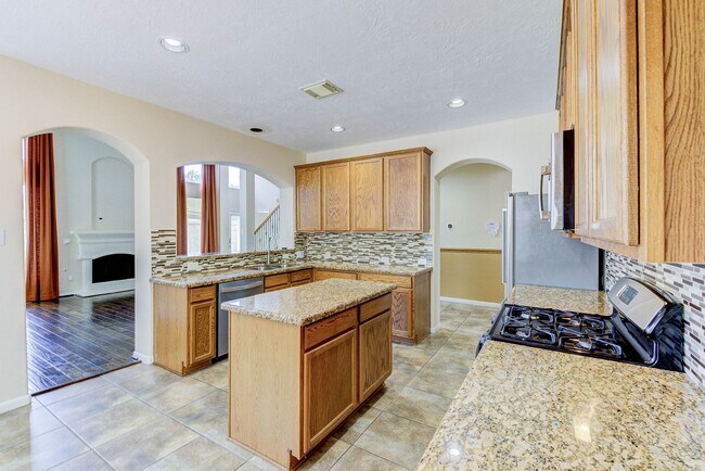 Building Photo - 5 bed dream home in the heart of Sienna