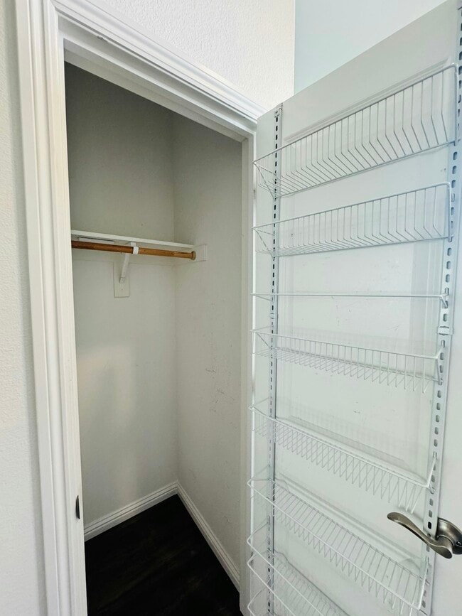 Building Photo - 1462 Cherry Cir