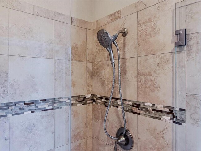 Building Photo - 5518 Thomas Square Dr