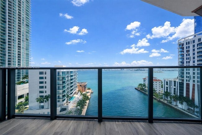 Building Photo - 460 NE 28th St