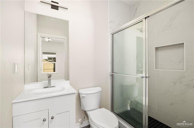 Building Photo - 13 Notre Dame Ave