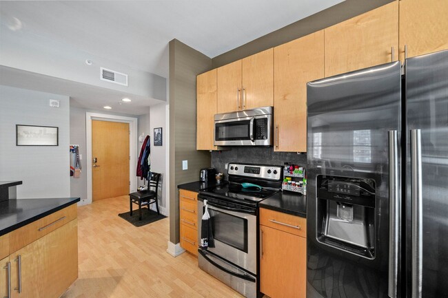 Building Photo - Fantastic 2 bed 2 bath Downtown Condo for ...