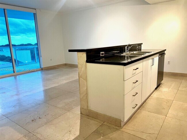 Building Photo - 1401 SW 22nd St