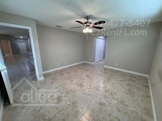 Building Photo - 1223 San Matio St
