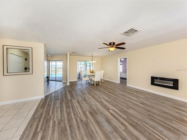 Building Photo - 1229 Lucaya Ave