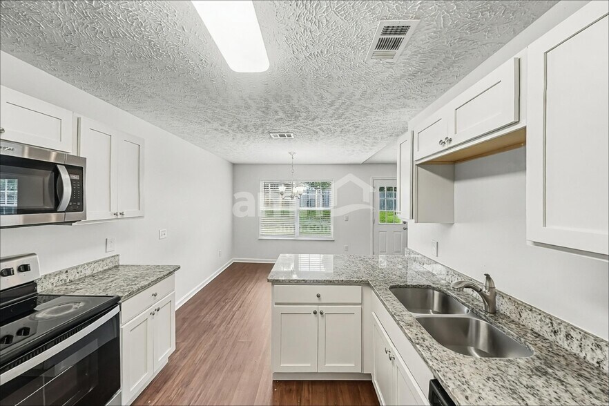Building Photo - 1856 Portview Dr