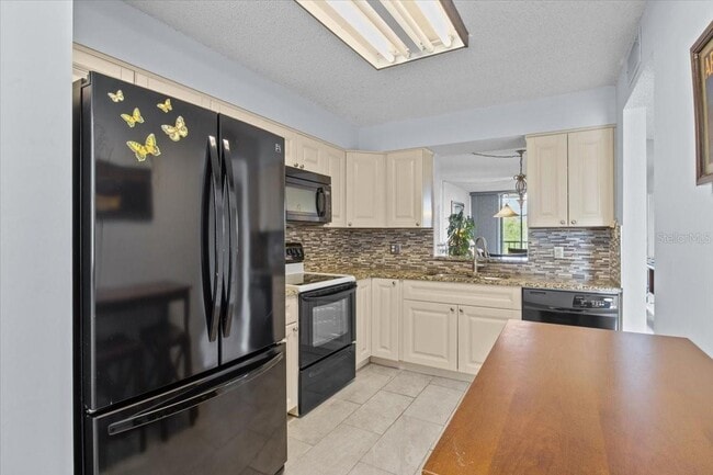 Building Photo - 900 Cove Cay Dr