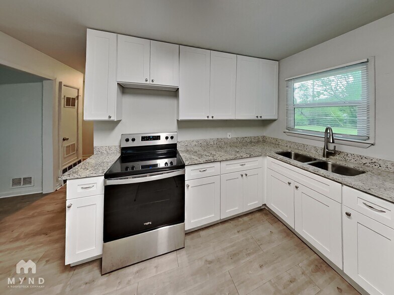 Building Photo - 604 Globe Ave