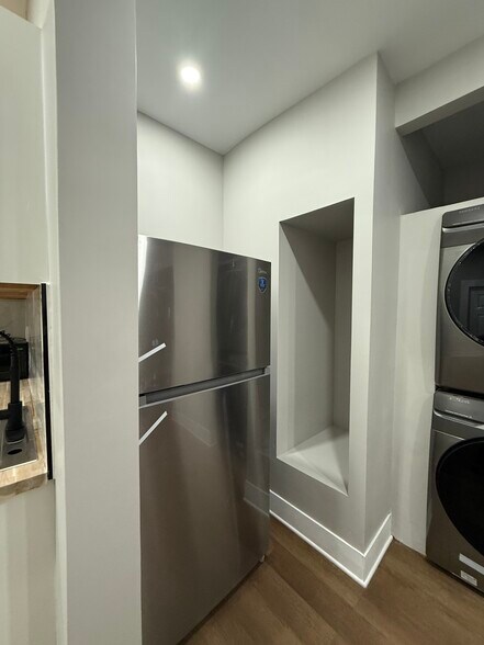 Building Photo - 442 Hudson Ave
