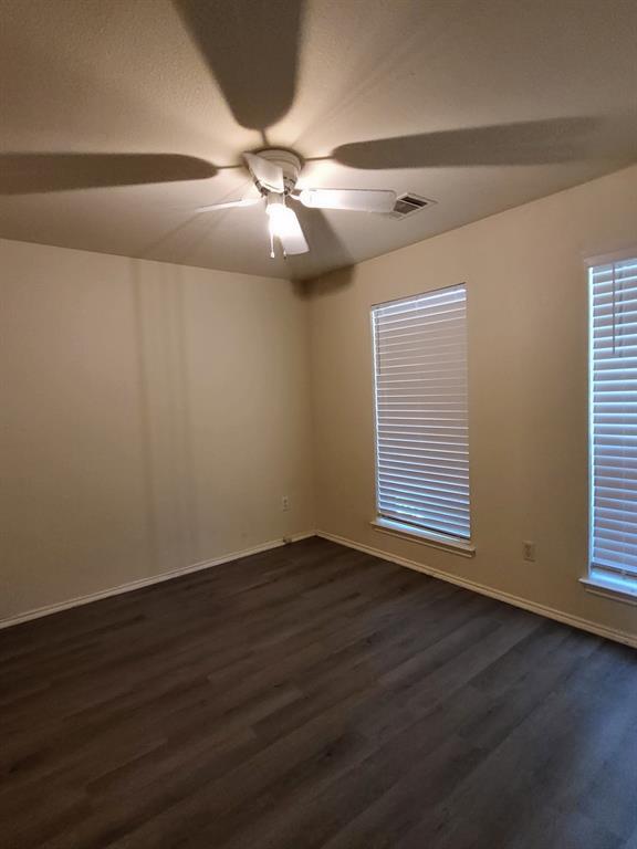 Building Photo - 304 N Kings Canyon Dr