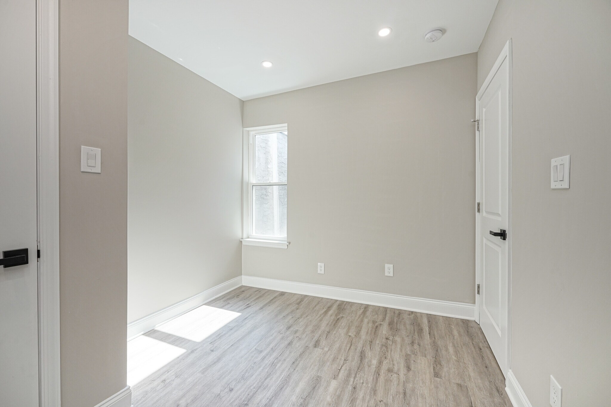 Building Photo - 121 N 51st St