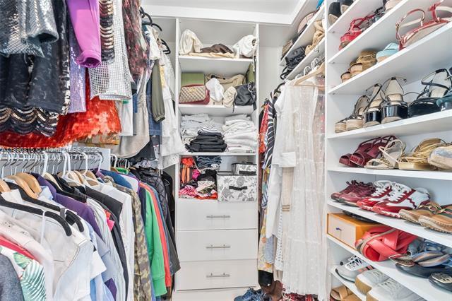 Building Photo - The Plaza 901 Brickell