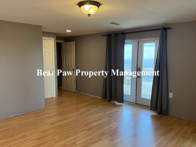 Building Photo - Views for Miles!!