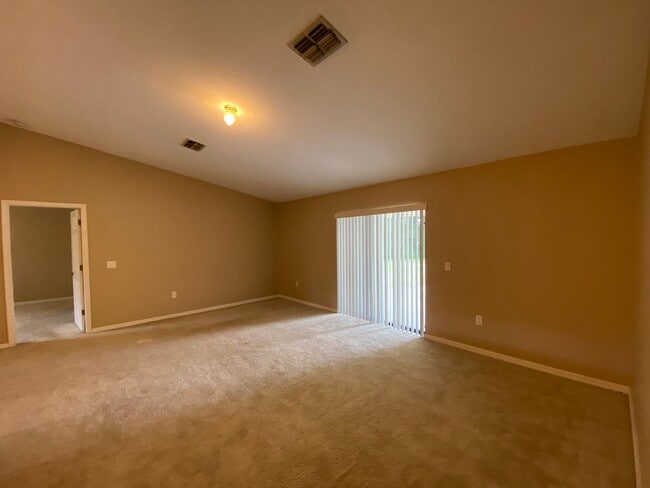 Building Photo - Desirable SW Ocala Neighborhood 3/2/2 **Wo...
