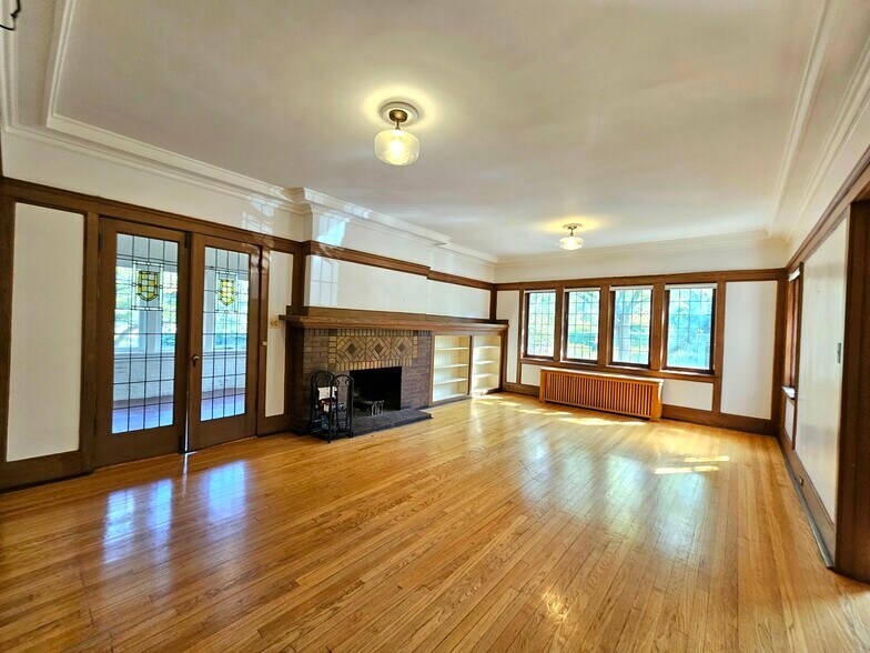 Building Photo - 5656 S Dorchester Ave