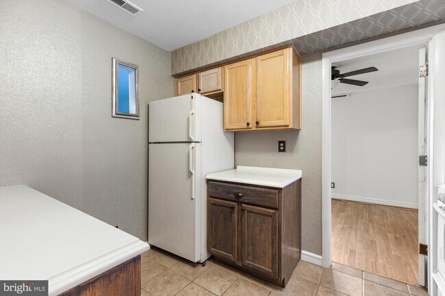 Building Photo - 220 Echelon Rd