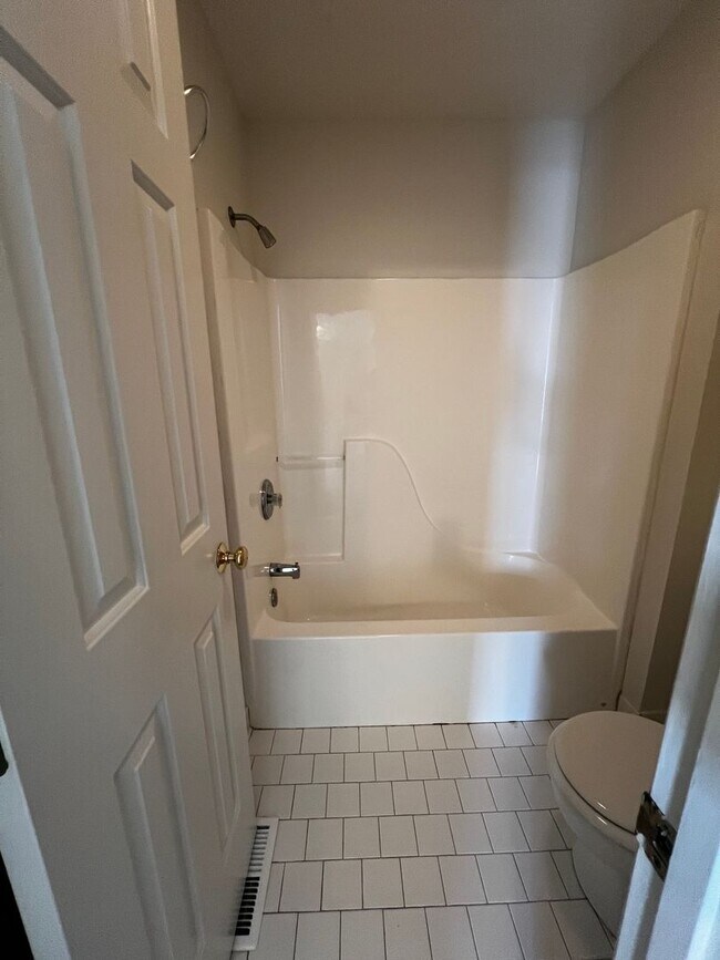 Building Photo - 1016 Ancestry Dr