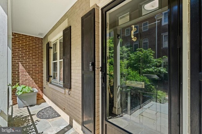 Building Photo - 4422 Westover Pl NW