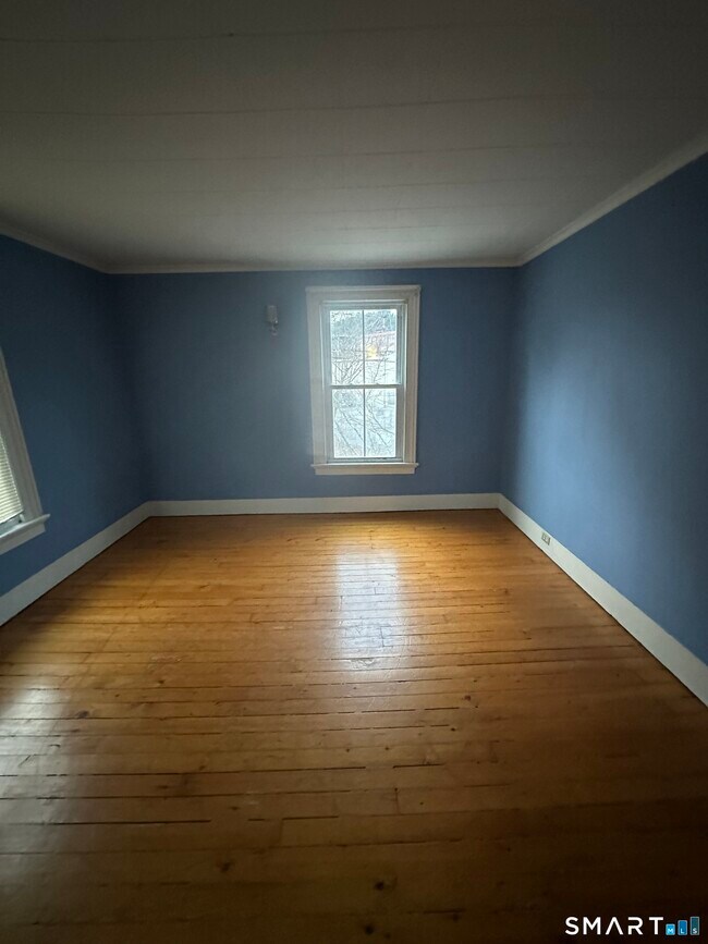 Building Photo - 57 Maple St