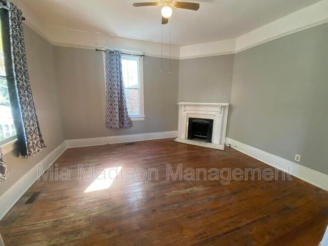 Building Photo - 1203 E Henry St