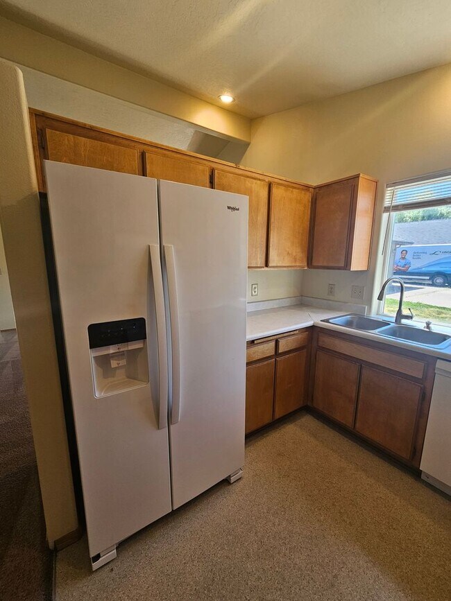 Building Photo - 3 Bedroom Home Near Schools!