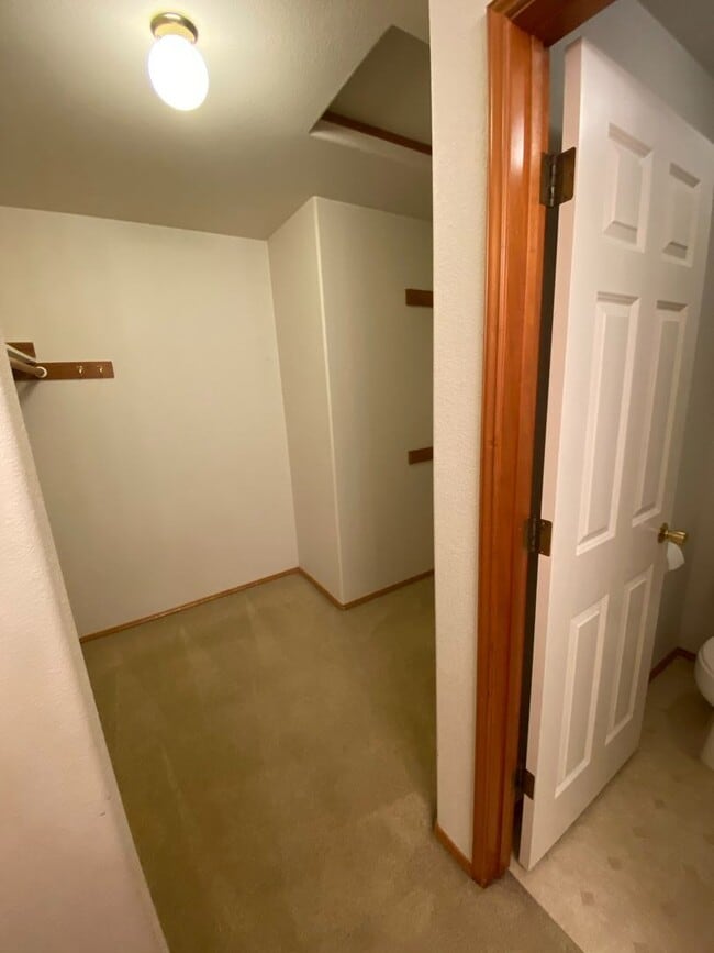 Building Photo - 8807 W Bonnie Ave