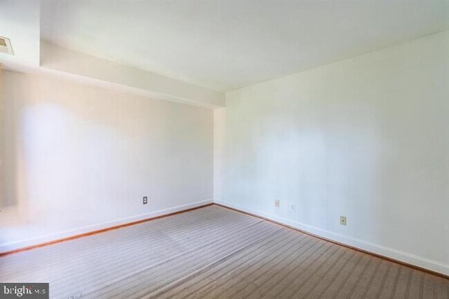 Building Photo - 4414 Island Pl