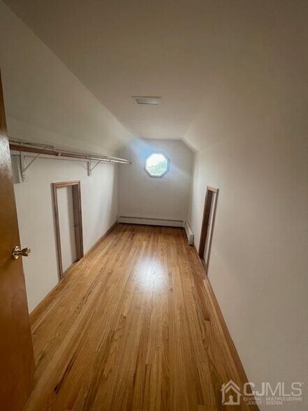 Building Photo - 1160 Roosevelt Ave