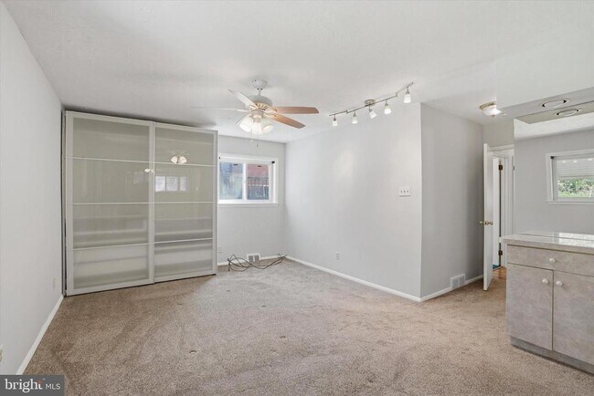 Building Photo - 169 Juniper Rd