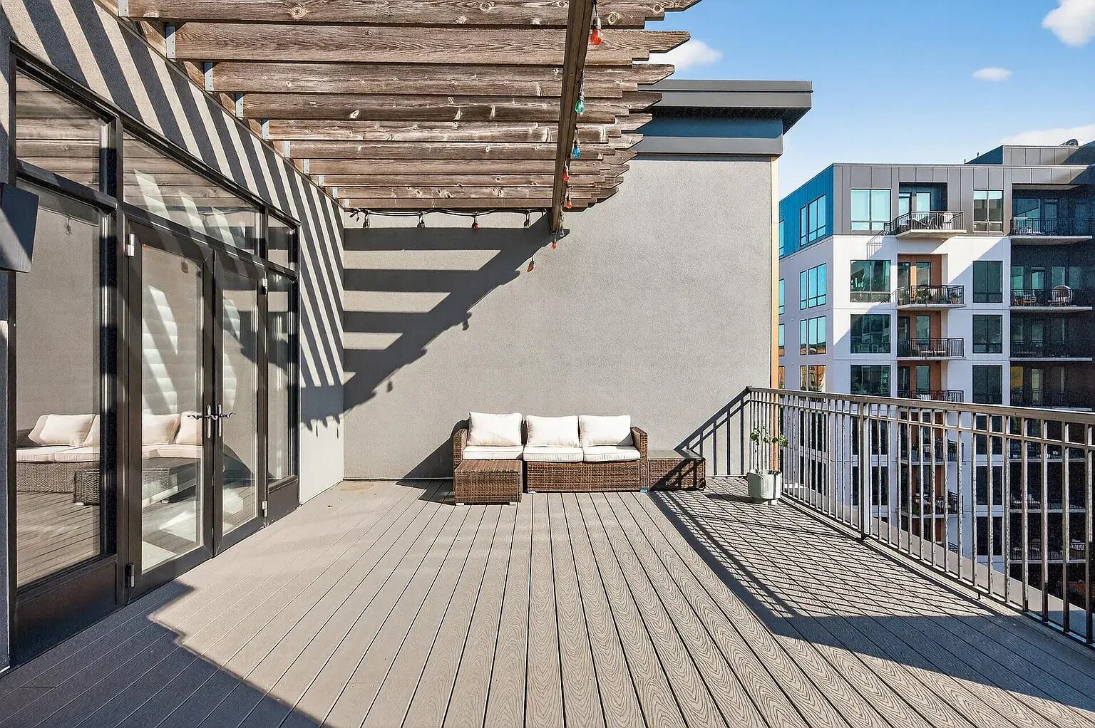 Building Photo - 3104 W Lake St