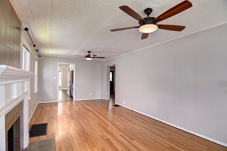 Building Photo - 523 Watervliet Ave
