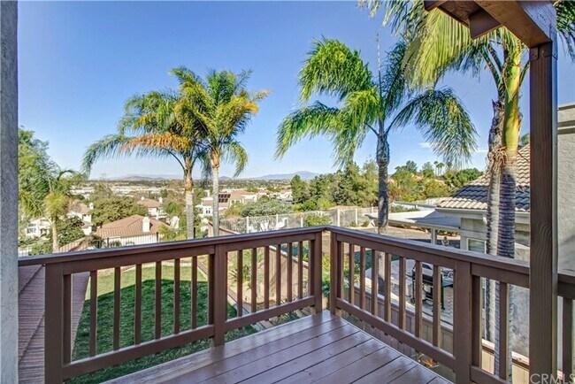 Building Photo - View Home 3 Bedrooms Plus