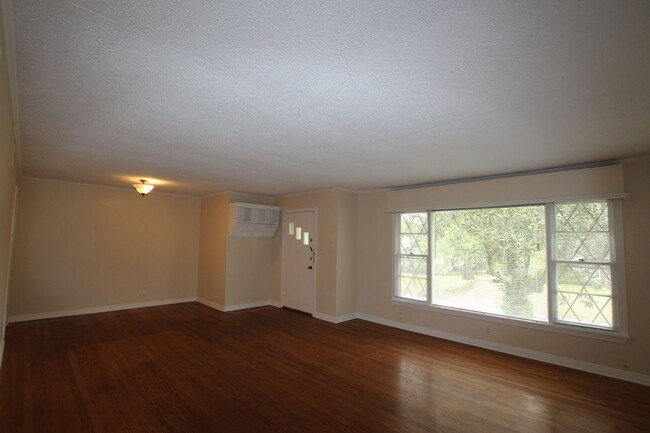 Building Photo - Coming Soon! Beautiful 4 Bedroom, 2 Bathro...