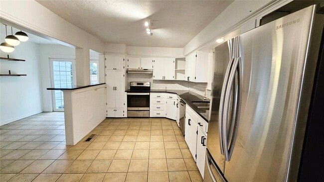 Building Photo - 2108 NW 25th St