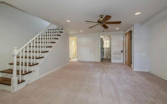 Building Photo - 1833 Burke St SE