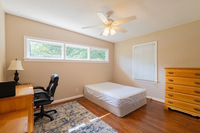 Building Photo - Furnished Midtown 4 Bedroom/2 Bath Home, C...