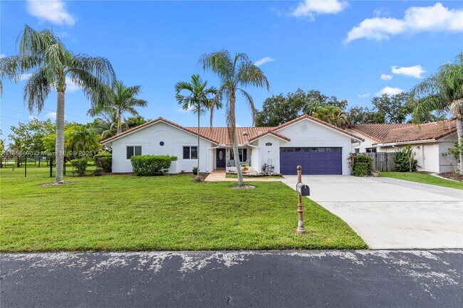 Building Photo - 15800 Surrey Cir