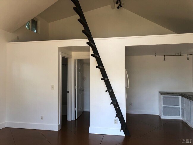 Building Photo - 334 Ridgway Ave