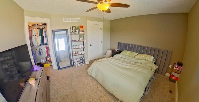 Building Photo - Cute West Side Home W/ Two Car Garage + Fenced In Yard + Rooftop Balcony! Available June 4th!