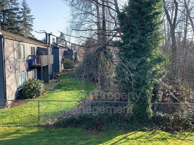 Building Photo - 1822 S 95th St