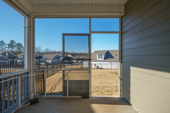 Building Photo - 758 Latrobe Dr