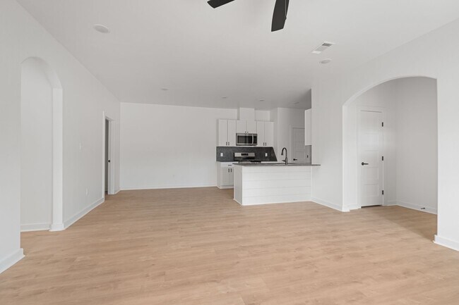 Building Photo - !Abbington Subdivision! $1000 MOVE IN SPECIAL