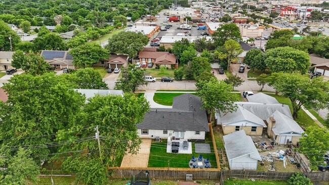 Building Photo - 3321 Ridgehaven St