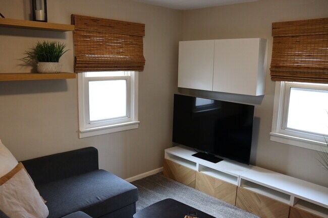 Building Photo - 946 32nd Ave N