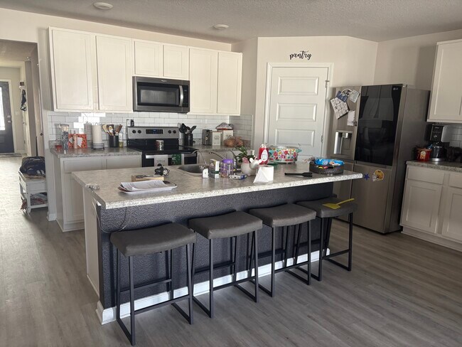 Building Photo - 6469 Bellavia Ln