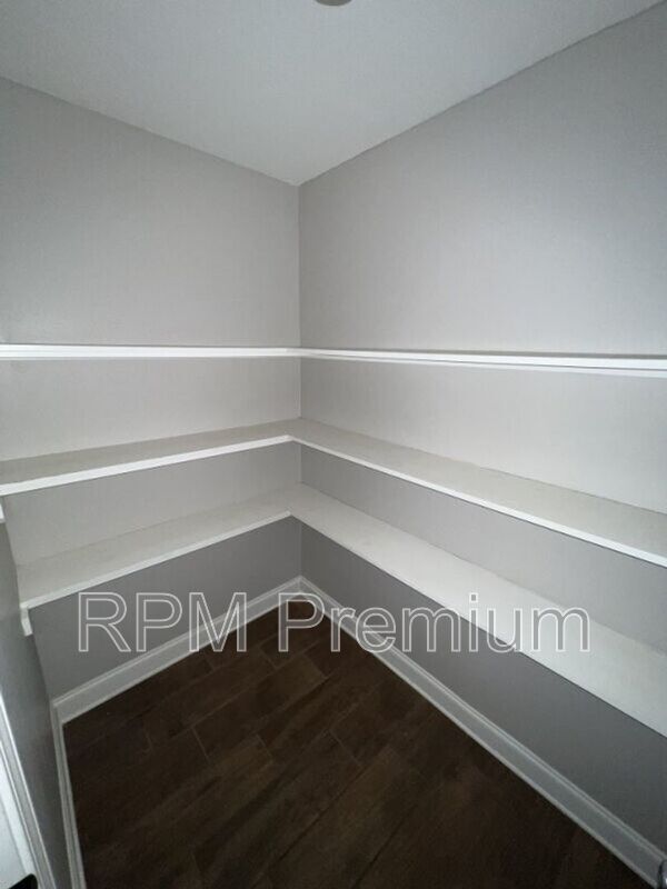 Building Photo - 4922 Sunnybrook Dr