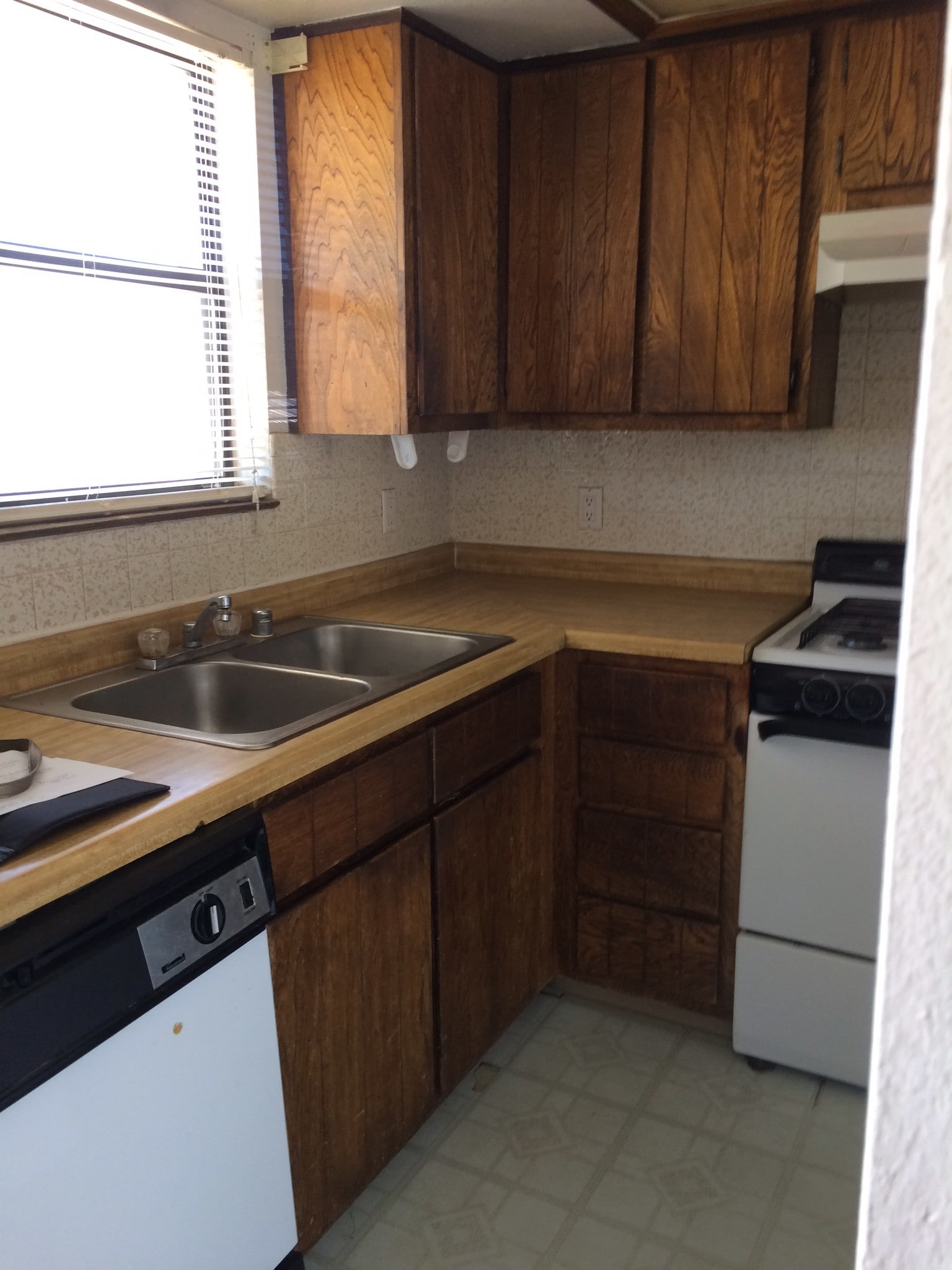 Kitchen - 2800 La Habra St