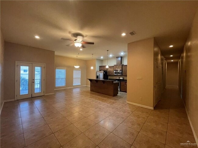 Building Photo - 13 Mimosa St