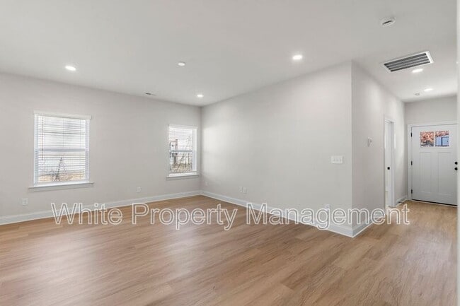 Building Photo - 7805 Shadow Lawn Rd